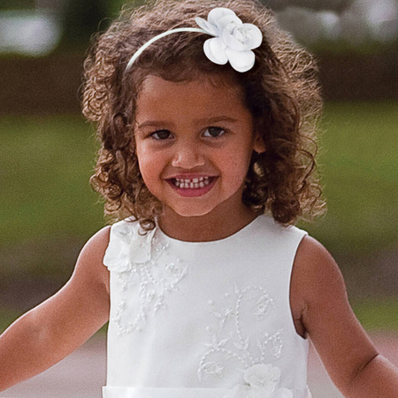 SARAH LOUISE Sukienka bez rękawów z tiulu i organy biała