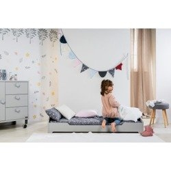 DILI BEST Ozzy Montessori Girlandy kolorowe w kształcie trójkątów