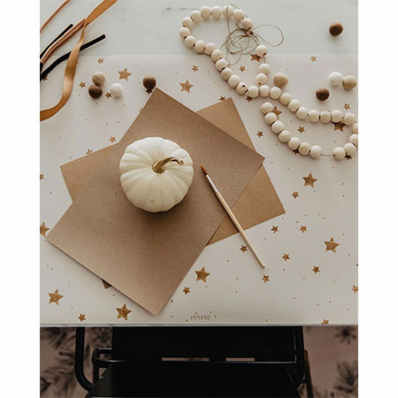 EEVEVE Mata na biurko Stars - Almond, 70x44 cm