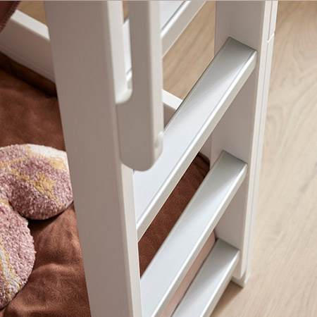 LIFETIME Kidsrooms Низьке двоярусне ліжко з драбиною 90x200 см, біле