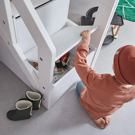 LIFETIME Kidsrooms Łóżko 90x200 cm na niskiej antresoli 128 cm ze schodami, białe